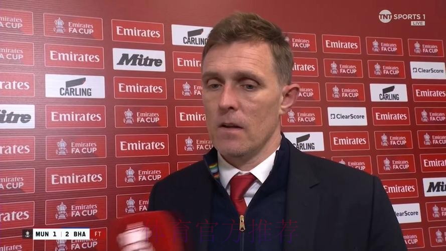 不敌布莱顿赛后,弗莱彻与裁判产生争执并吃到黄牌 不敌布莱顿赛后,弗莱彻与裁判产生争执并吃到黄牌